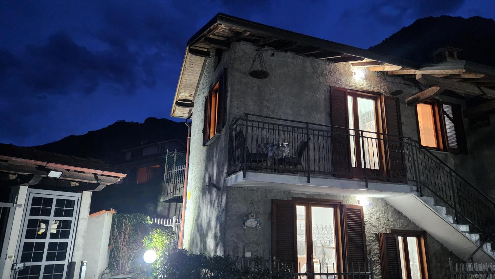 Laura'S Cottage With Lake View, Detached, 5 Kilometers From Varenna Lierna Exteriör bild