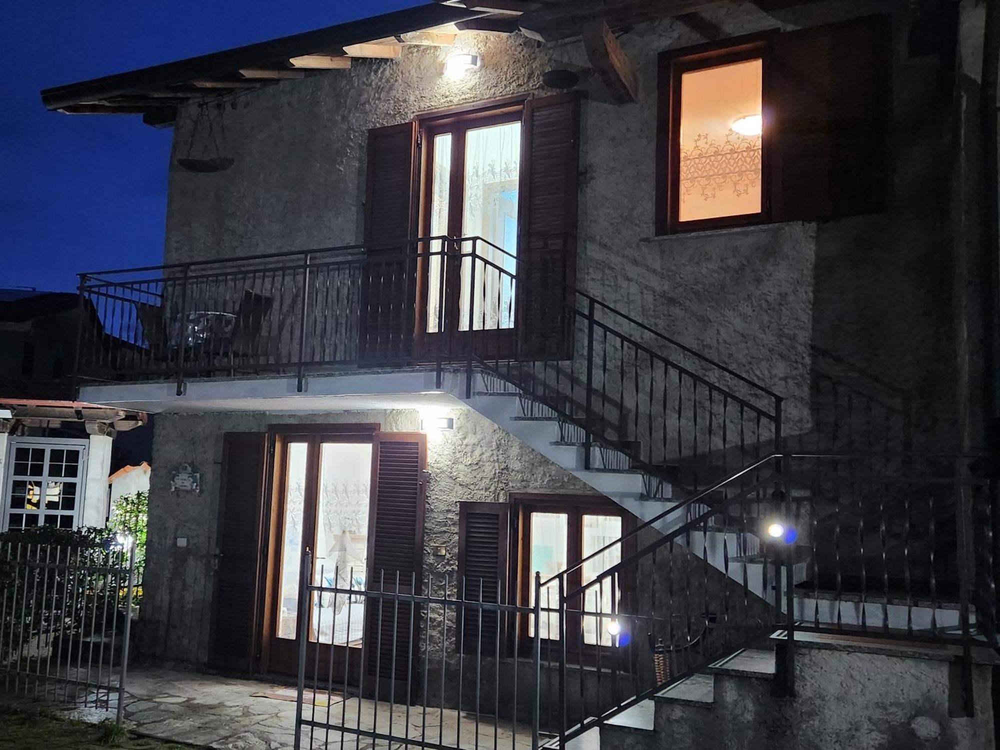 Laura'S Cottage With Lake View, Detached, 5 Kilometers From Varenna Lierna Exteriör bild