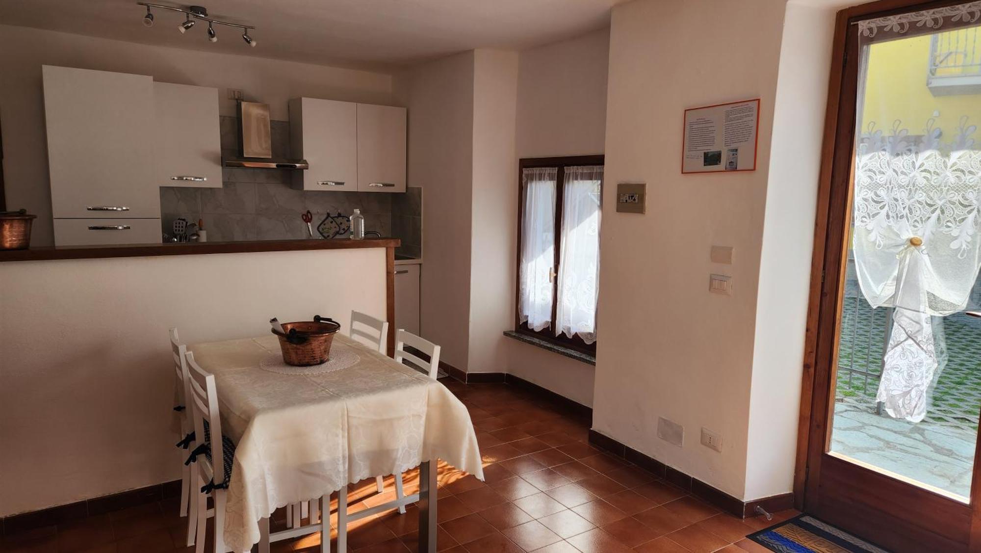 Laura'S Cottage With Lake View, Detached, 5 Kilometers From Varenna Lierna Exteriör bild