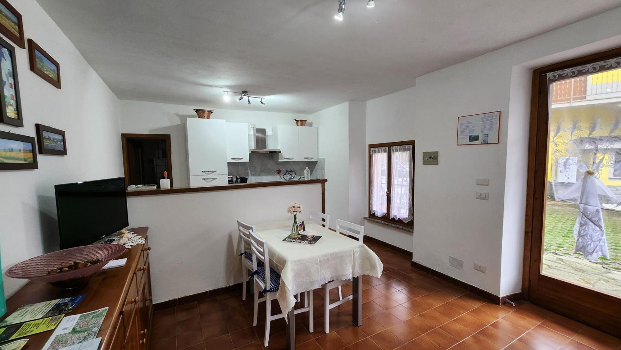 Laura'S Cottage With Lake View, Detached, 5 Kilometers From Varenna Lierna Rum bild