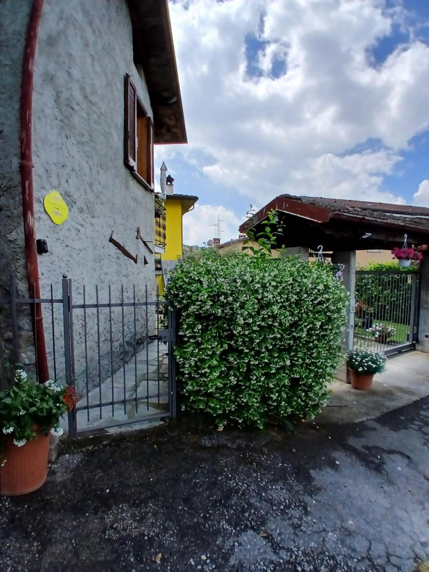 Laura'S Cottage With Lake View, Detached, 5 Kilometers From Varenna Lierna Exteriör bild