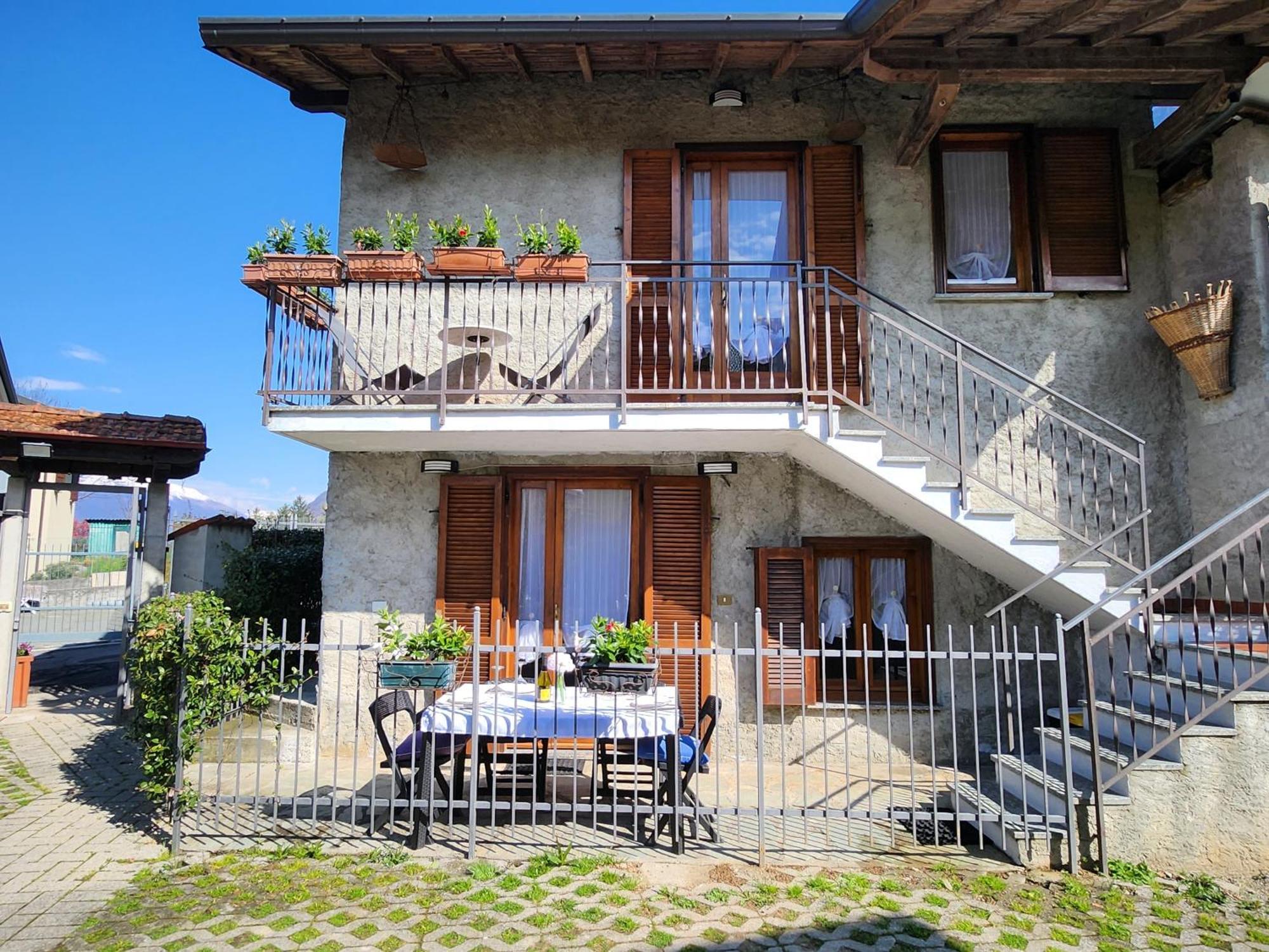 Laura'S Cottage With Lake View, Detached, 5 Kilometers From Varenna Lierna Rum bild